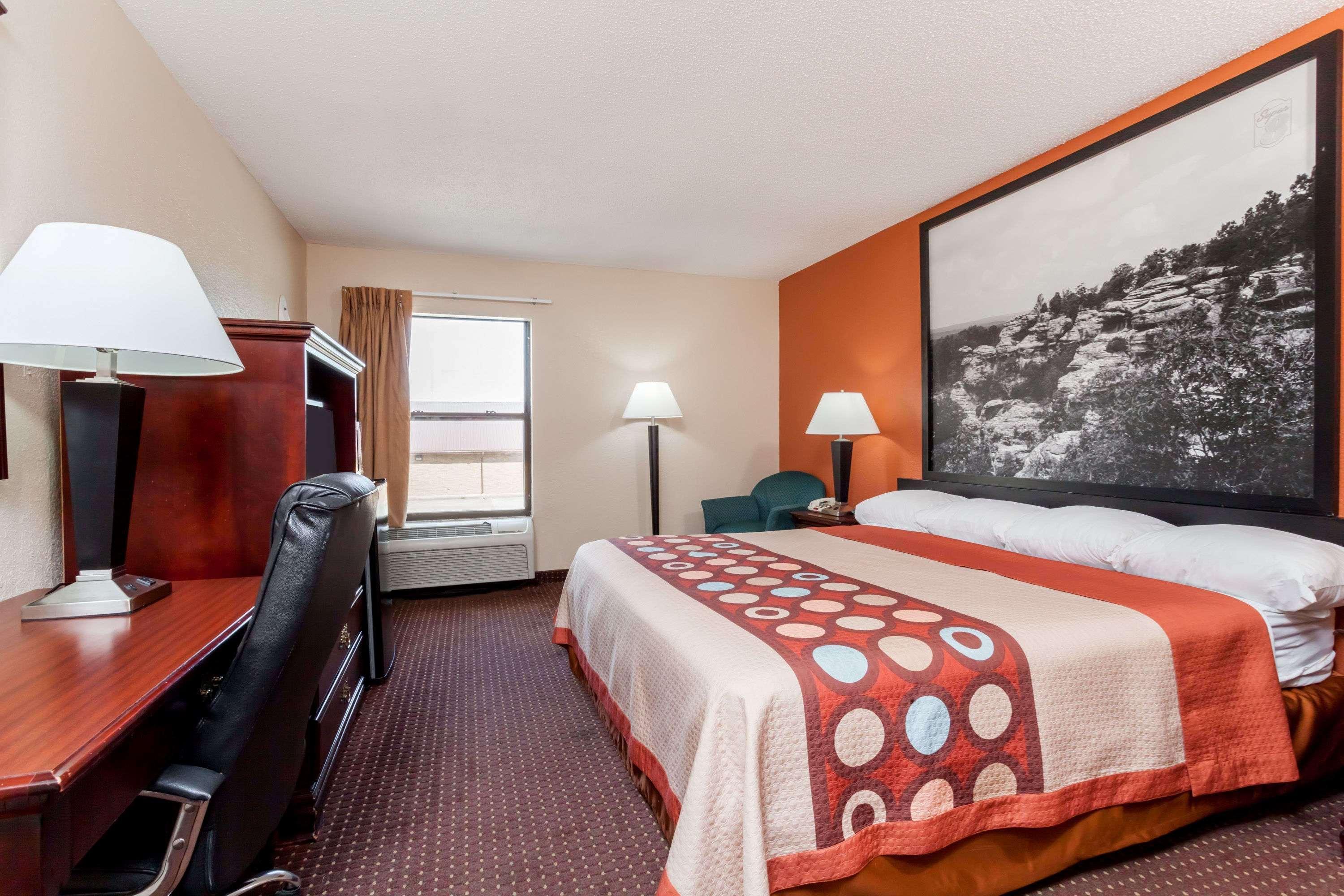 Super 8 By Wyndham Harrisburg Hotel Екстериор снимка