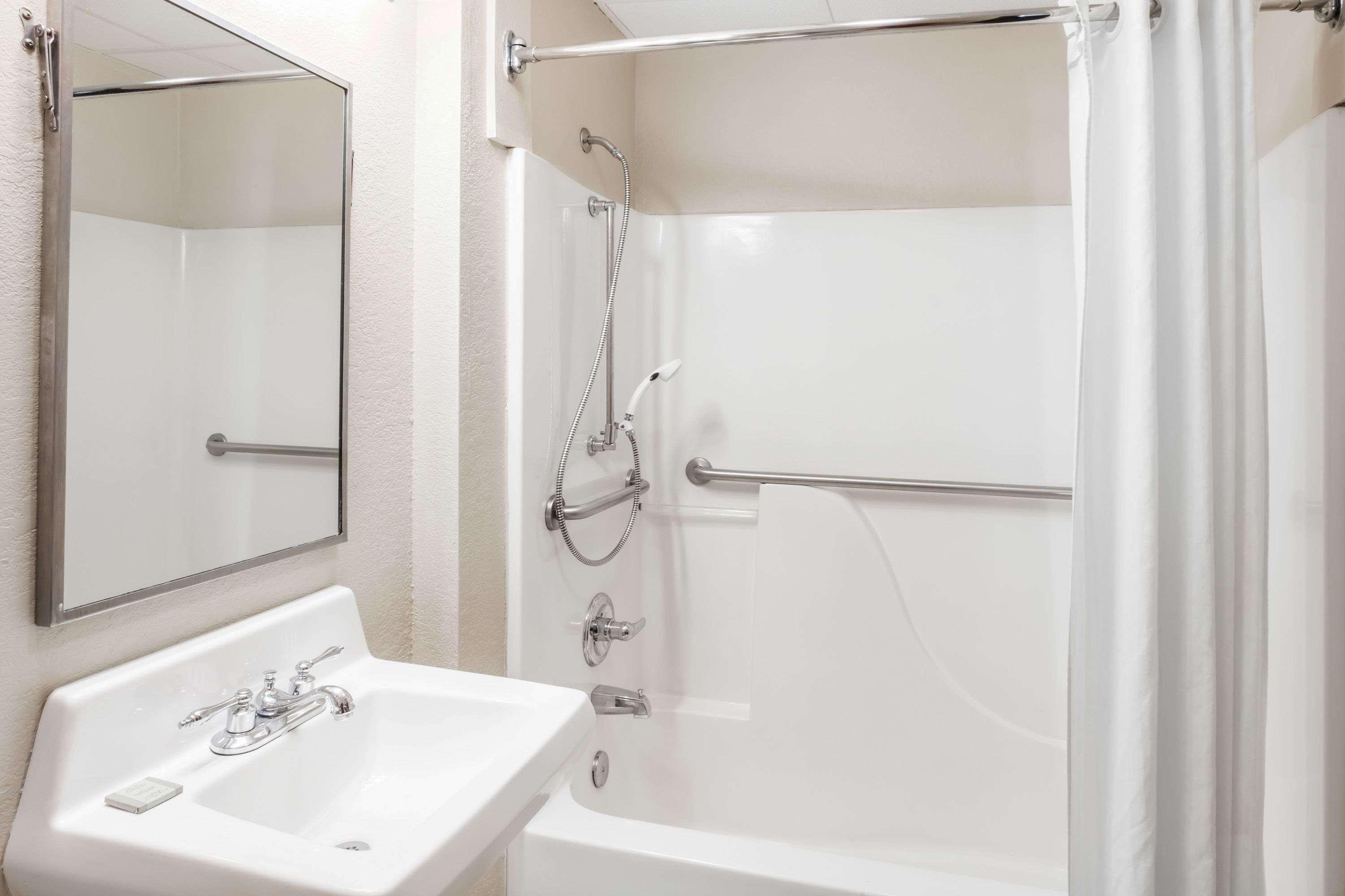 Super 8 By Wyndham Harrisburg Hotel Екстериор снимка