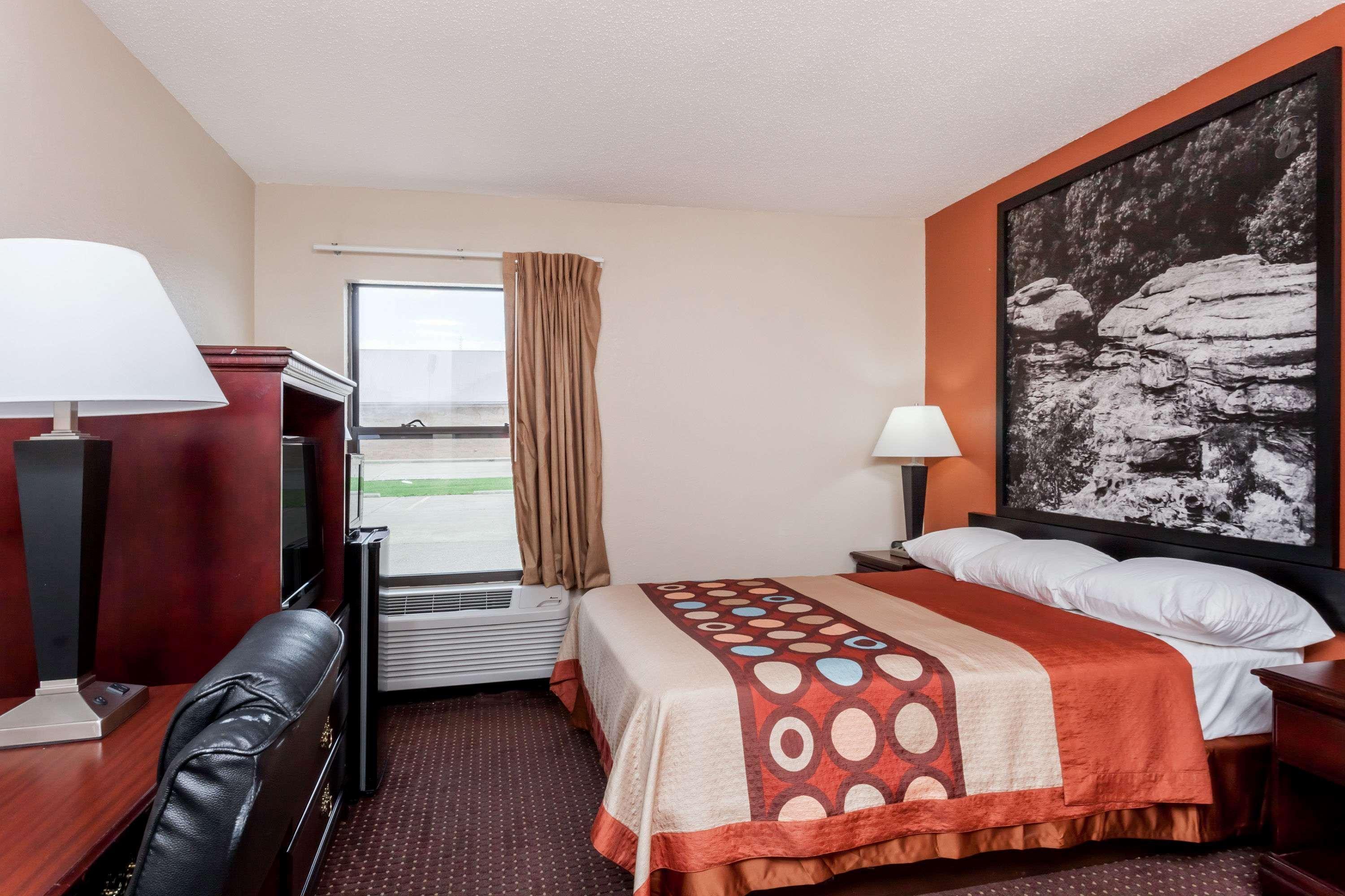 Super 8 By Wyndham Harrisburg Hotel Екстериор снимка