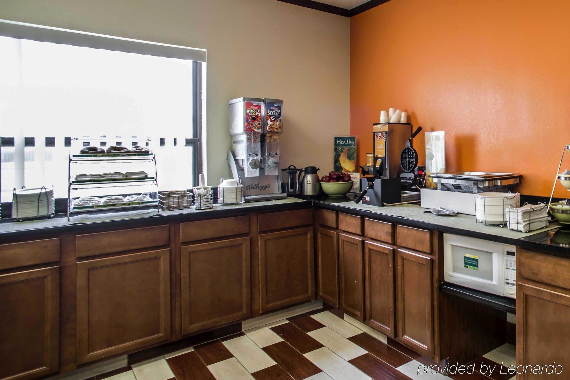 Super 8 By Wyndham Harrisburg Hotel Екстериор снимка