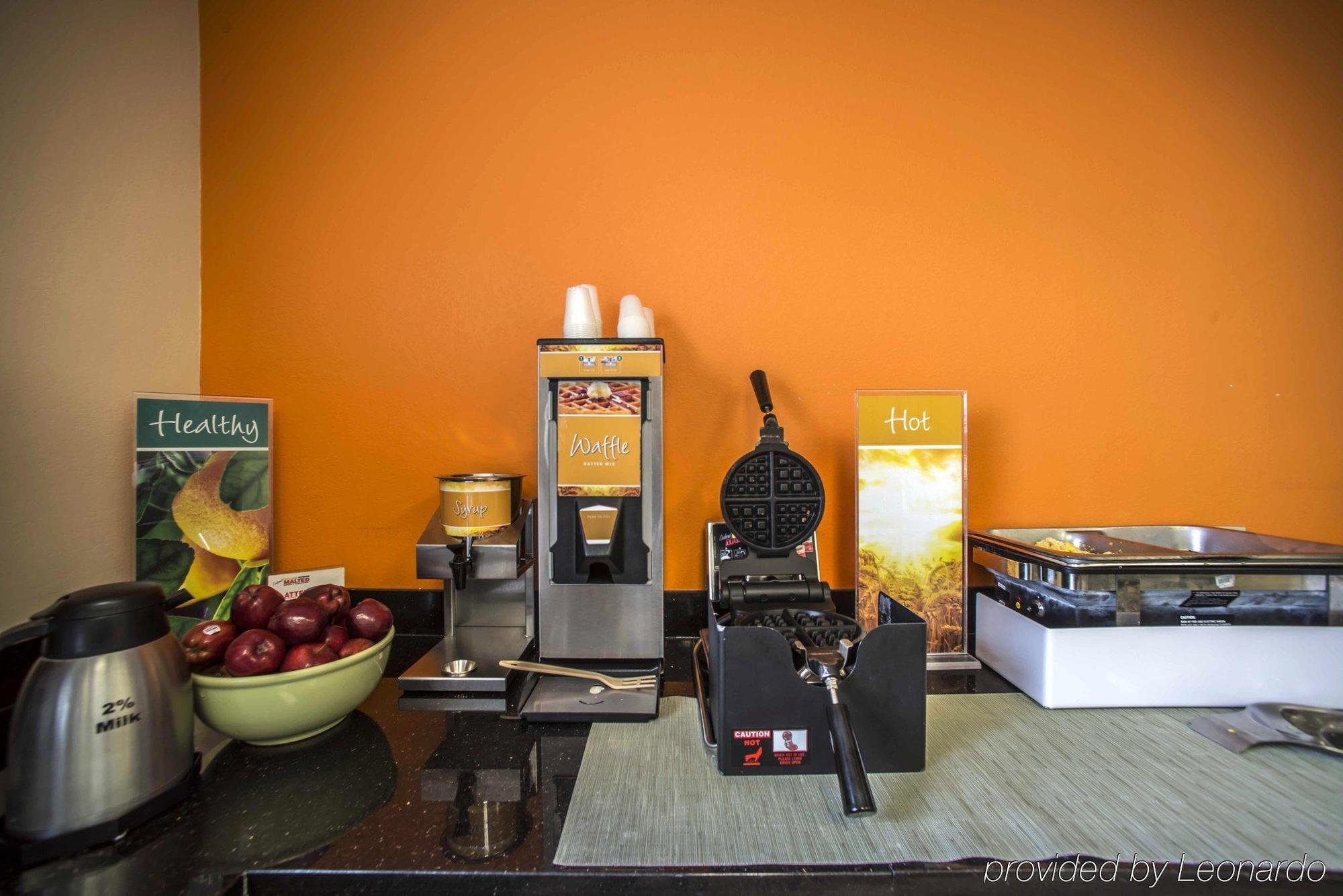 Super 8 By Wyndham Harrisburg Hotel Екстериор снимка