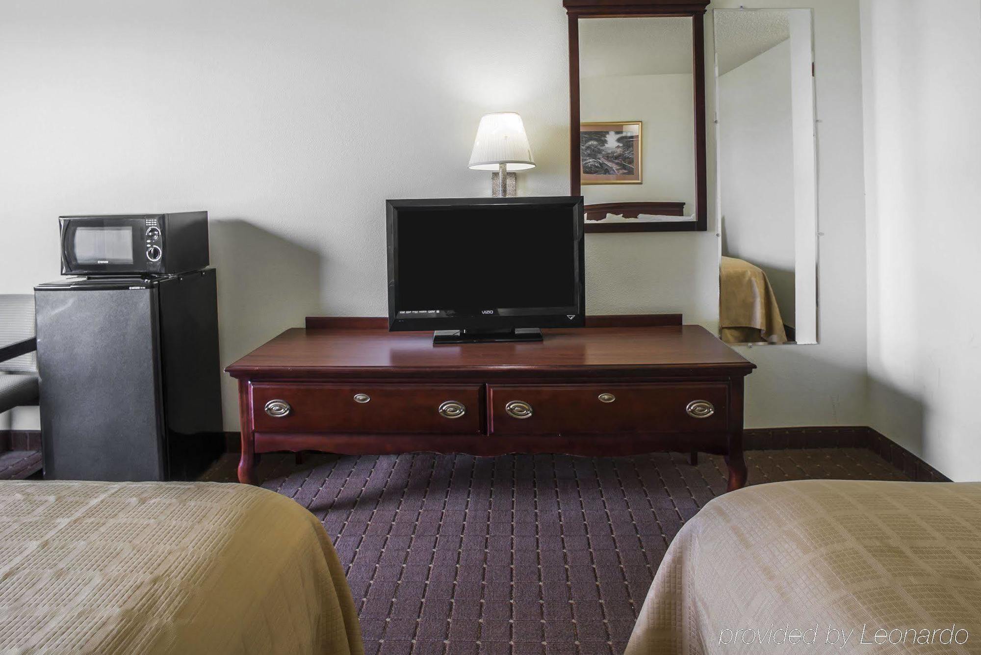 Super 8 By Wyndham Harrisburg Hotel Екстериор снимка