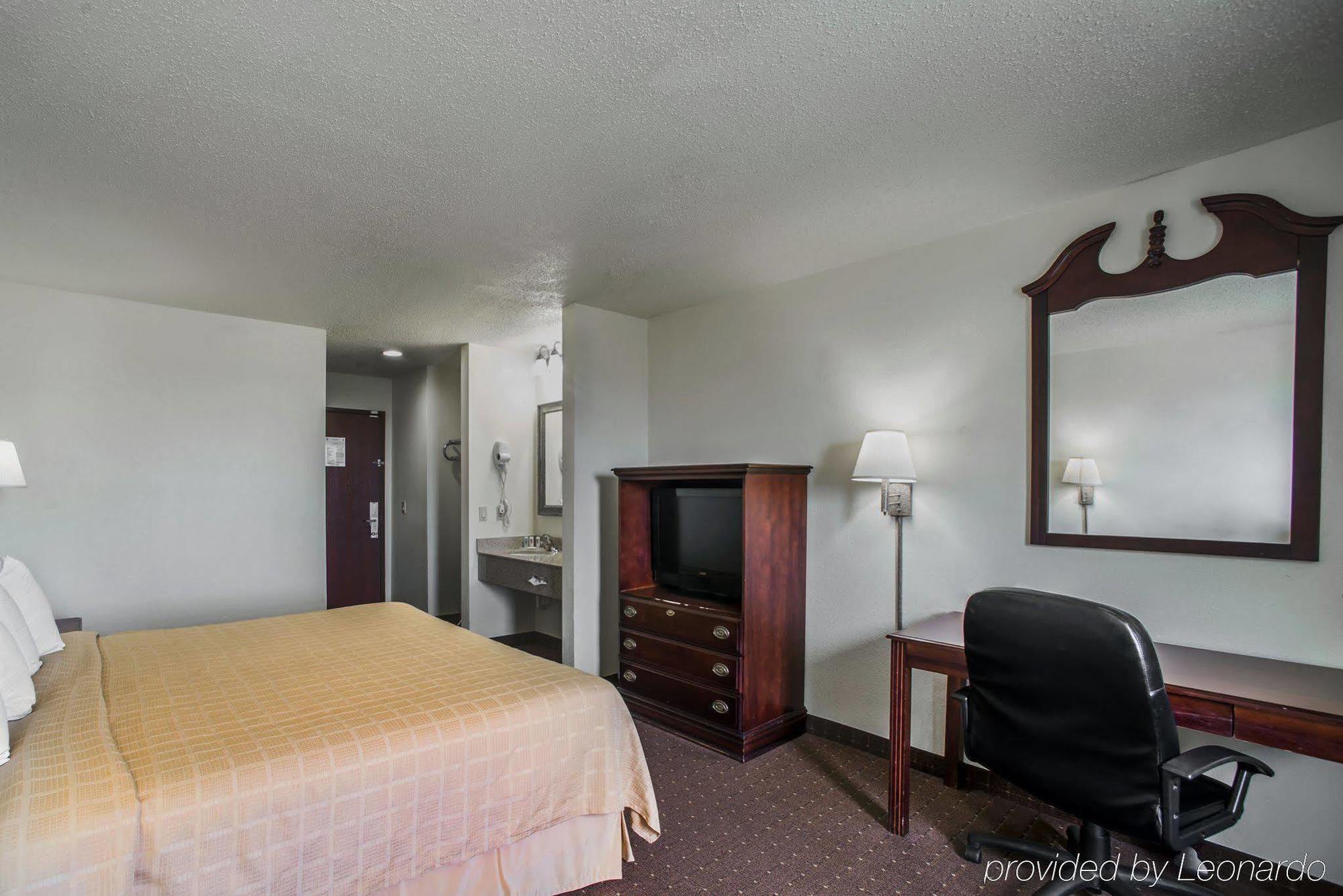 Super 8 By Wyndham Harrisburg Hotel Екстериор снимка