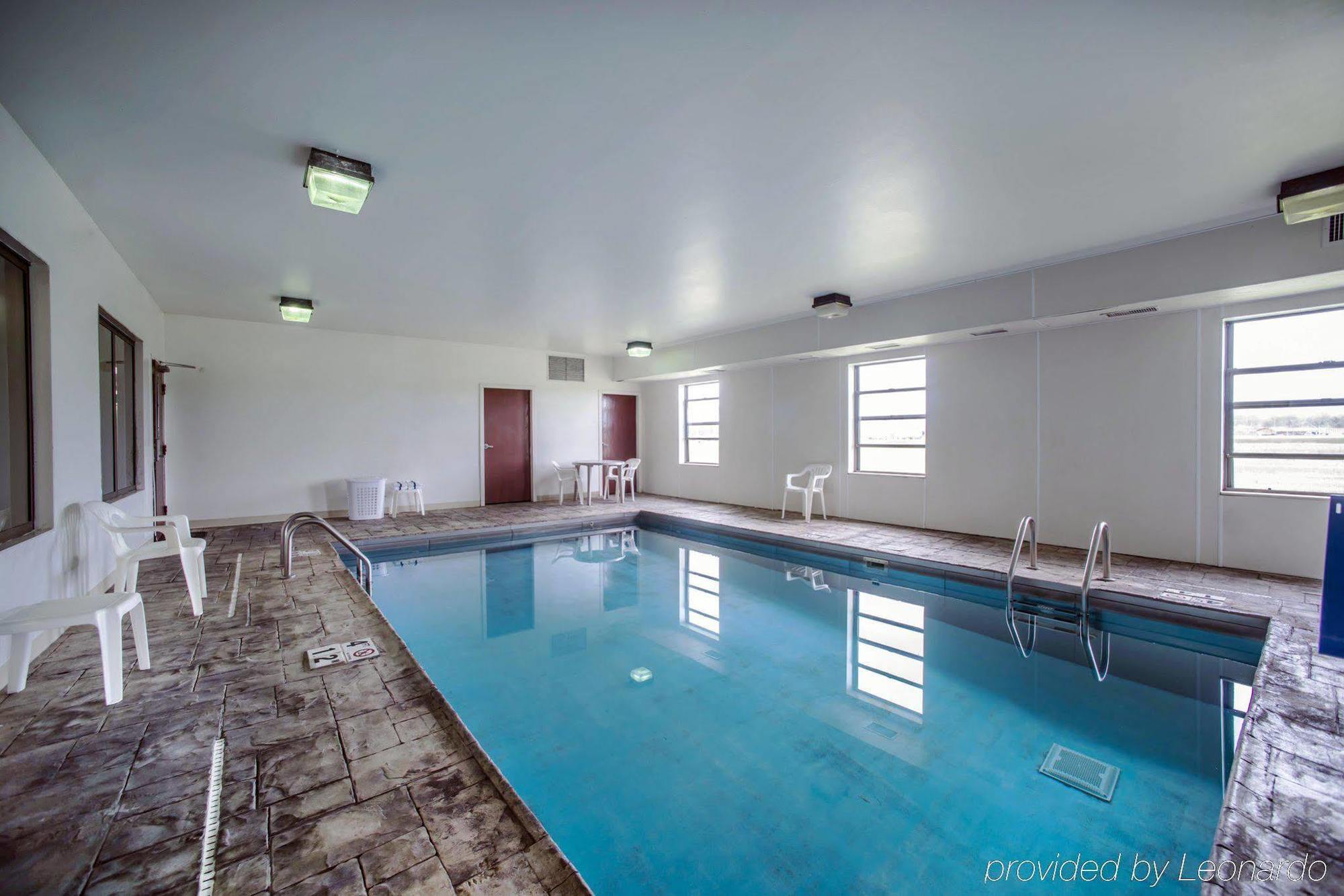 Super 8 By Wyndham Harrisburg Hotel Екстериор снимка